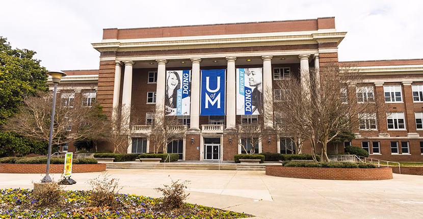 Cinco estudiantes de la Universidad de Memphis sufren la revocación de sus visas