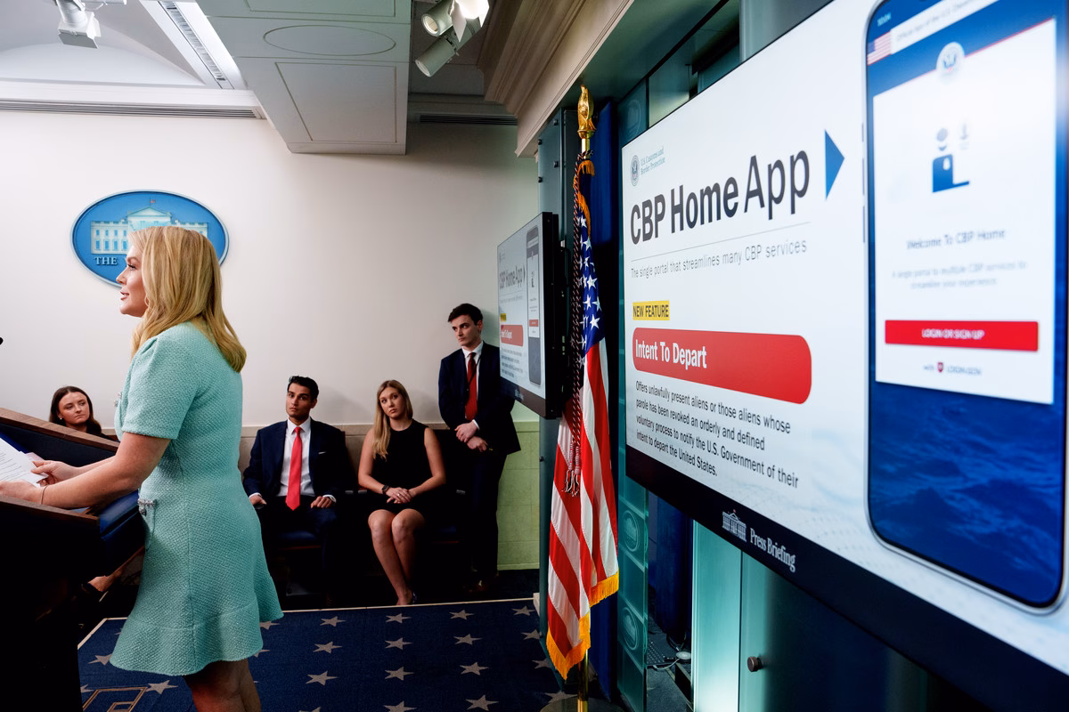 Gobierno de Trump ofrece pagos de $1,000 a los inmigrantes que se autodeporten a través de la app CBP Home