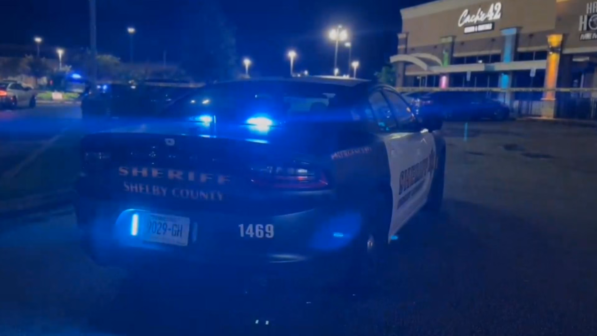 Joven de 18 años muere en tiroteo fatal en las afueras de restaurant en la Hacks Cross