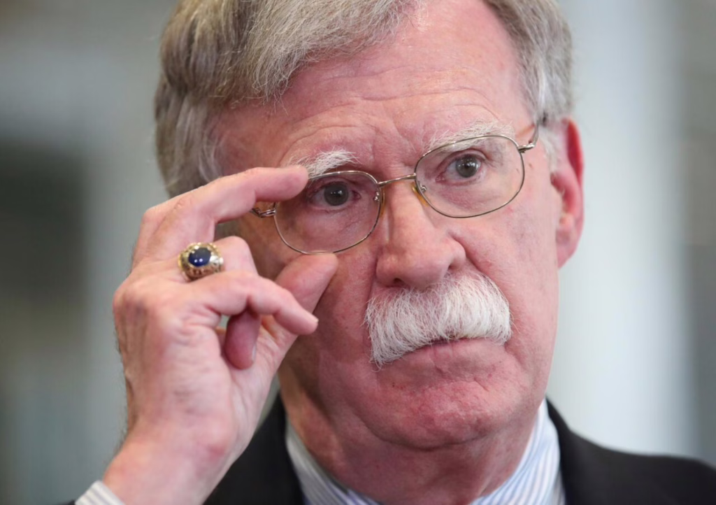 John Bolton, exasesor de Trump se entrega a las autoridades tras imputación por documentos clasificados