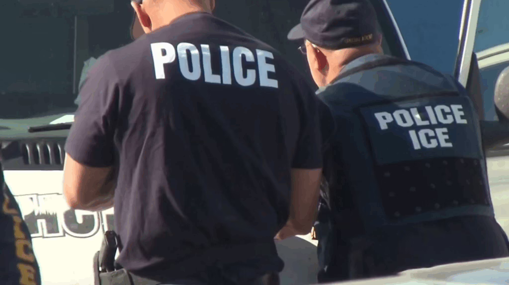 Congresistas proponen ley para vetar arrestos de ICE en citas de inmigración