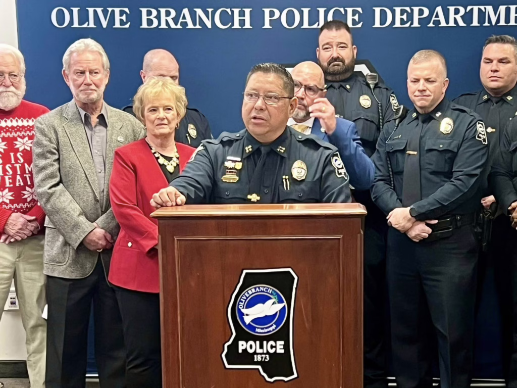 Oficial hispano Carlos García es nombrado nuevo jefe de la Policía de Olive Branch