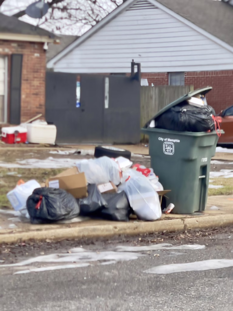Hielo en calles retrasa nuevamente el servicio de recolección de basura en Memphis