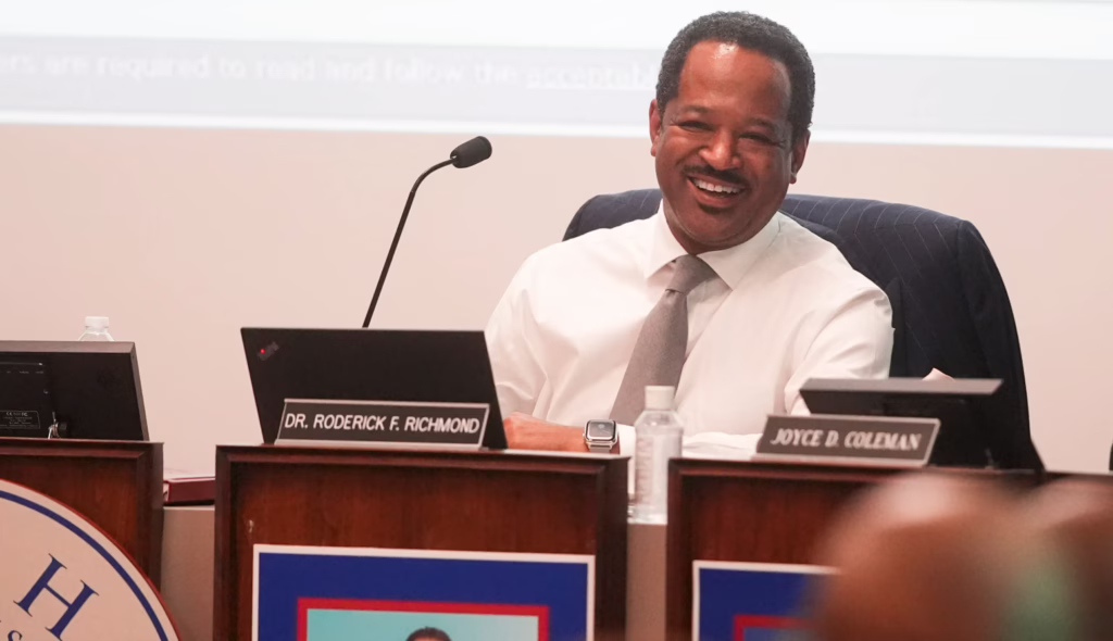 La Junta de Memphis-Shelby County Schools nombra por unanimidad a Dr. Roderick Richmond como superintendente permanente
