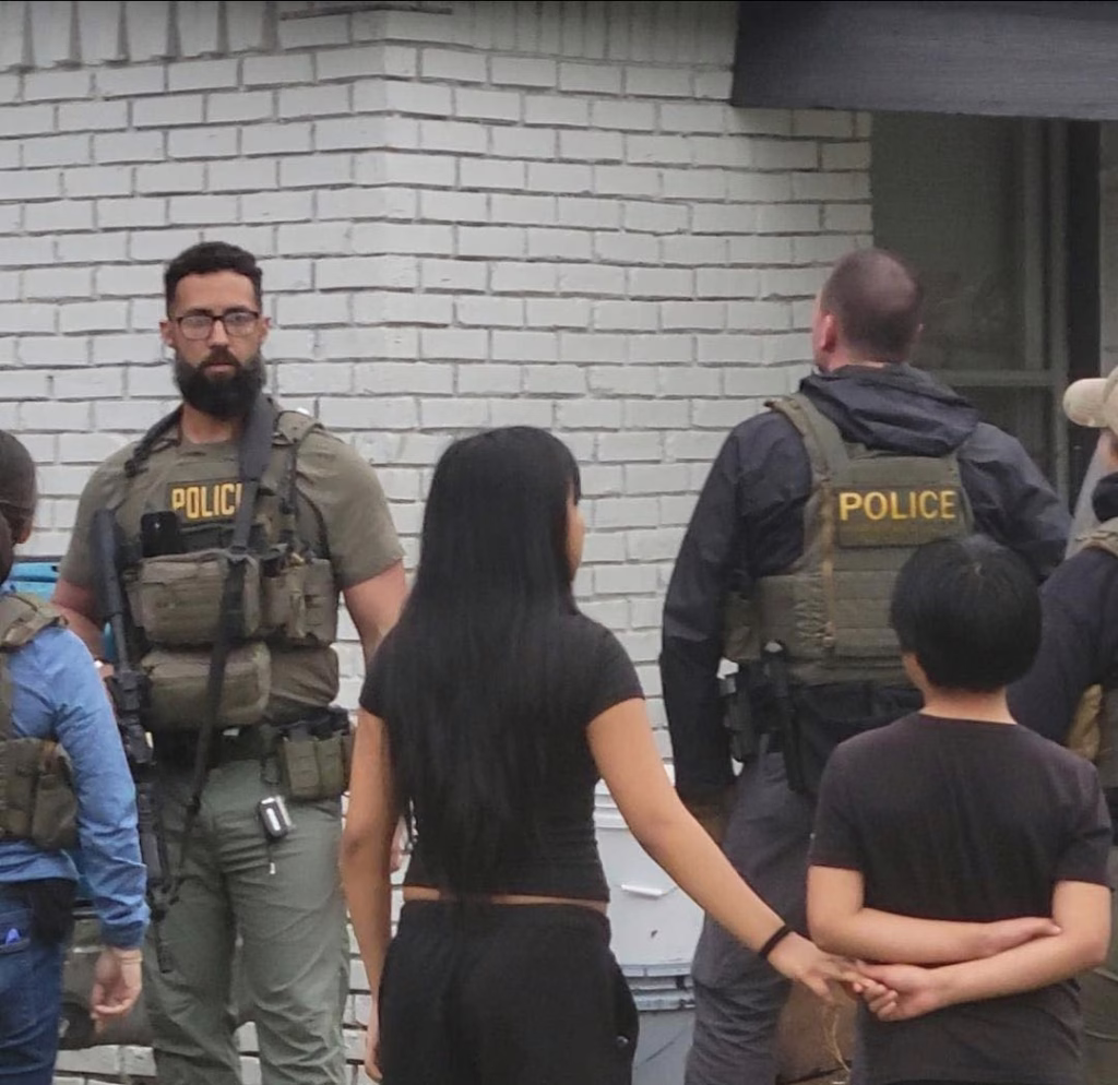 Padre es detenido frente a sus hijos pese a no ser el objetivo del operativo