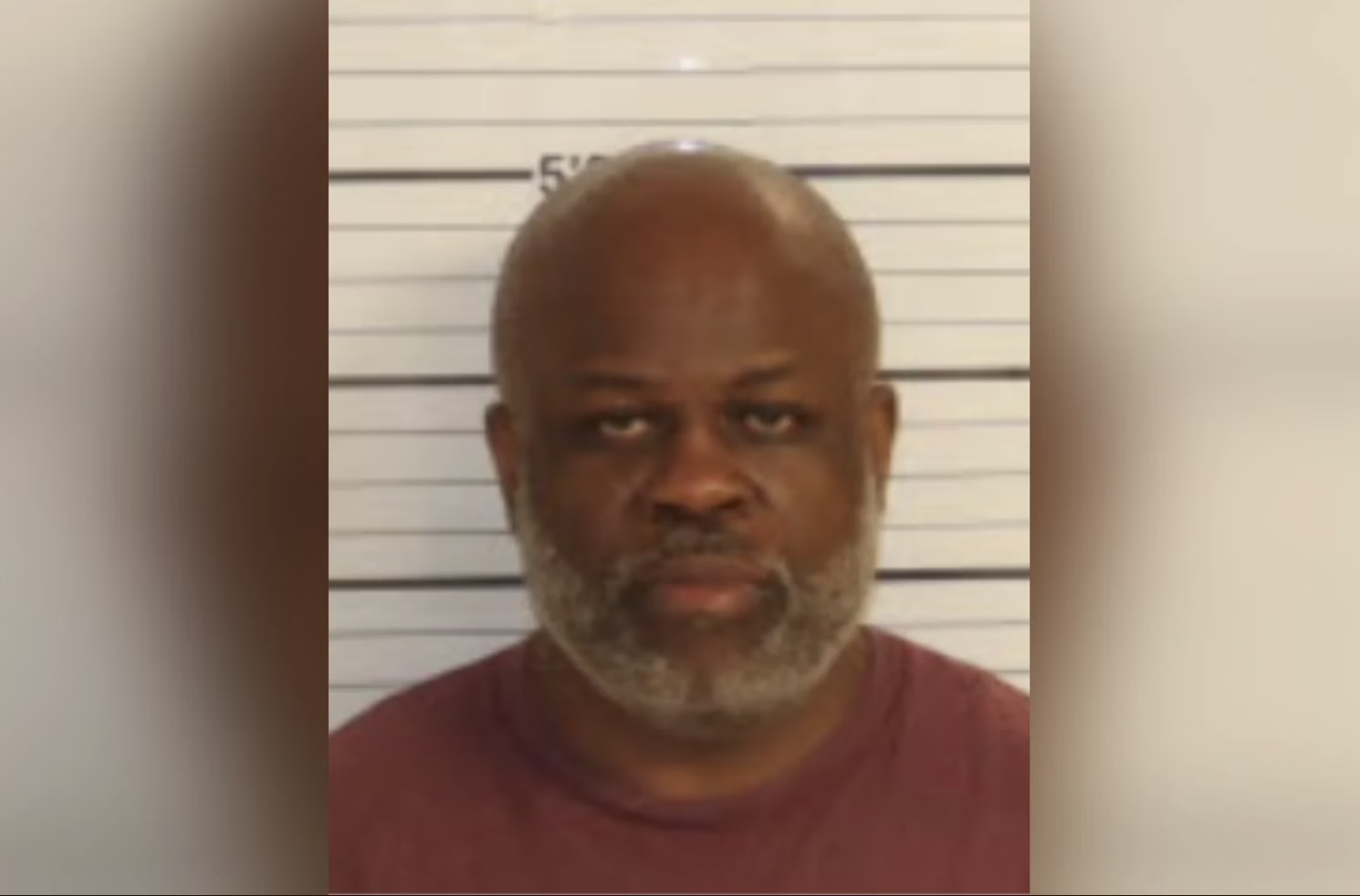 Entrenador de la escuela secundaria Collierville arrestado por cargos de armas y drogas, según muestran registros judiciales