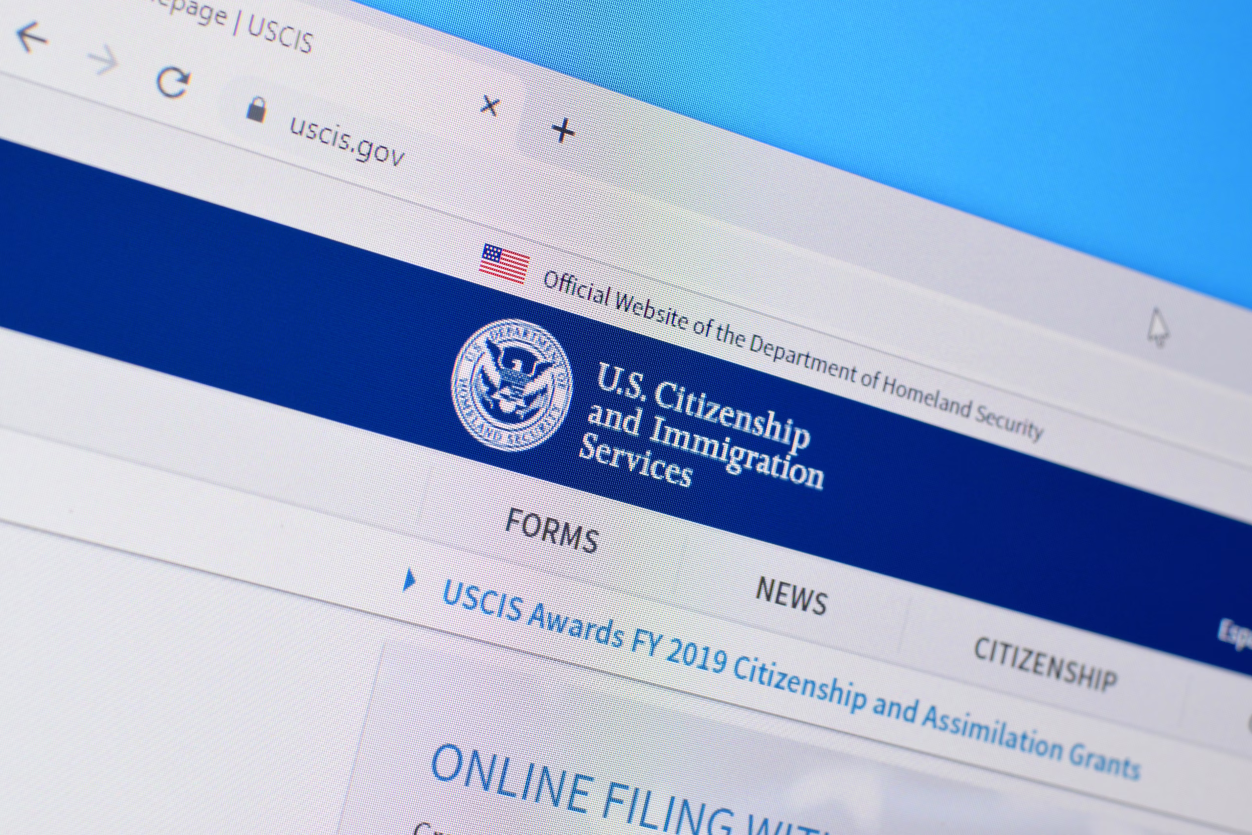 USCIS introduce tarifa anual de asilo y nuevas sanciones por incumplimiento