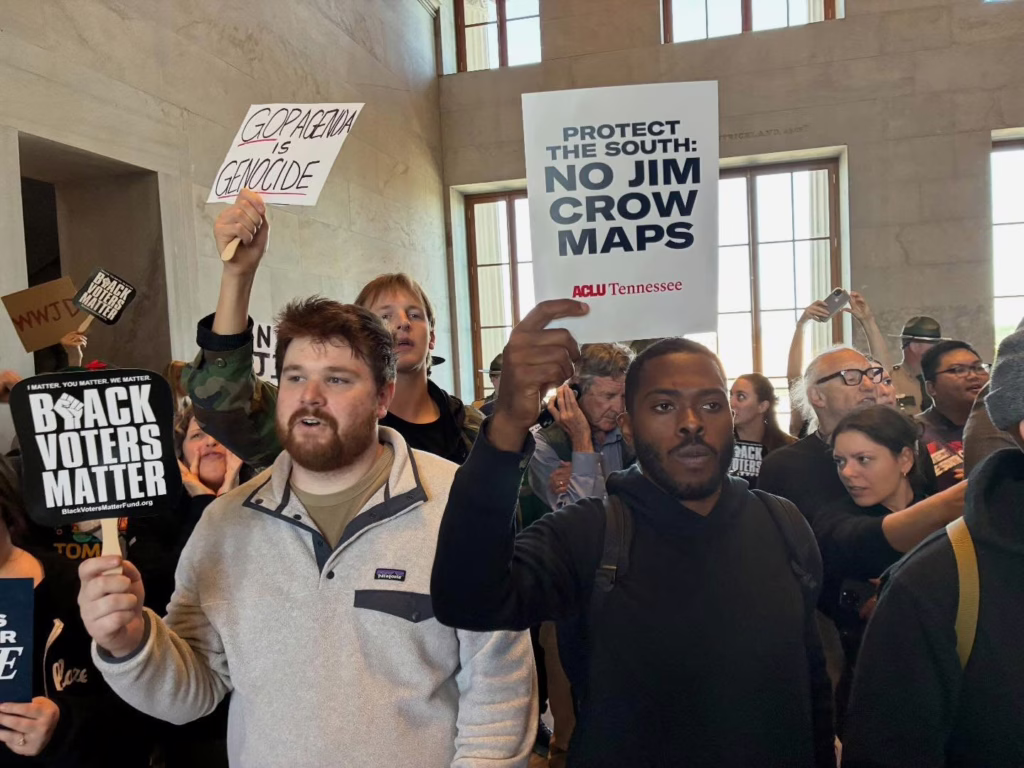 Entre protestas, legislatura de Tennessee aprueba mapa electoral que cambia y divide la representación de Memphis