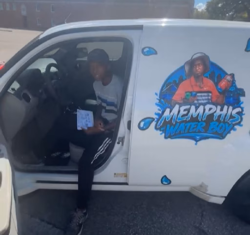 Pastor de Memphis regala un automóvil al popular “Gatorade Man” tras su arresto
