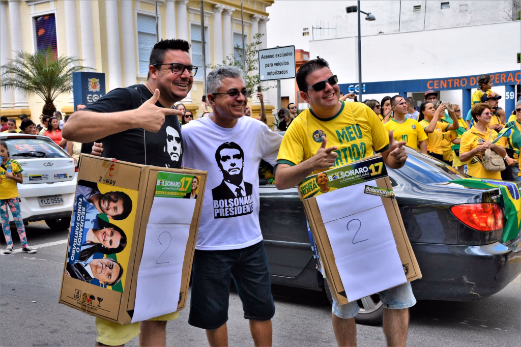 Flávio Bolsonaro llegó a EE UU tras huir de Brasil